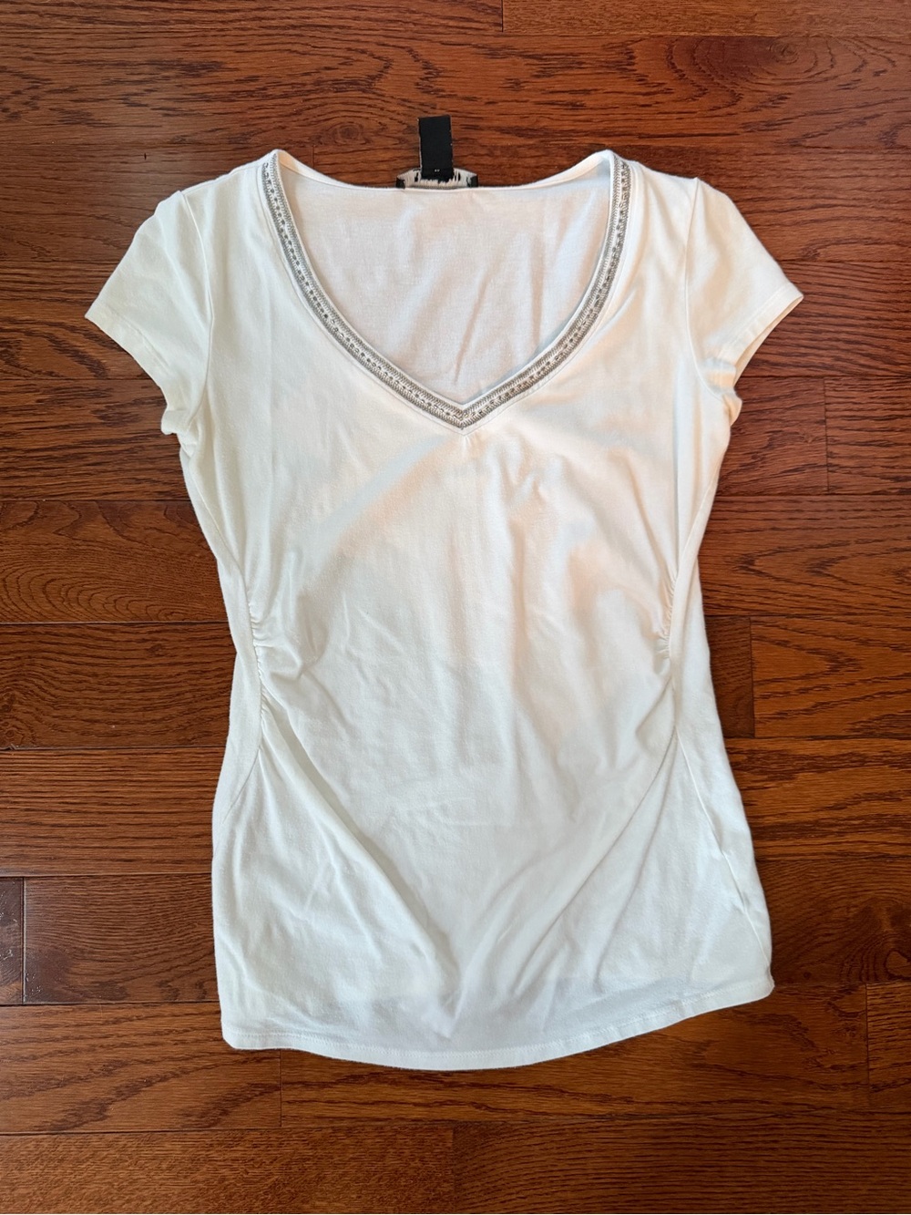 Embellished V-Neck Short Sleeve Tee in White